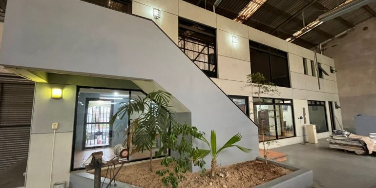 WhatsApp Image 2025-11-04 at 6.33.54 PM (2)